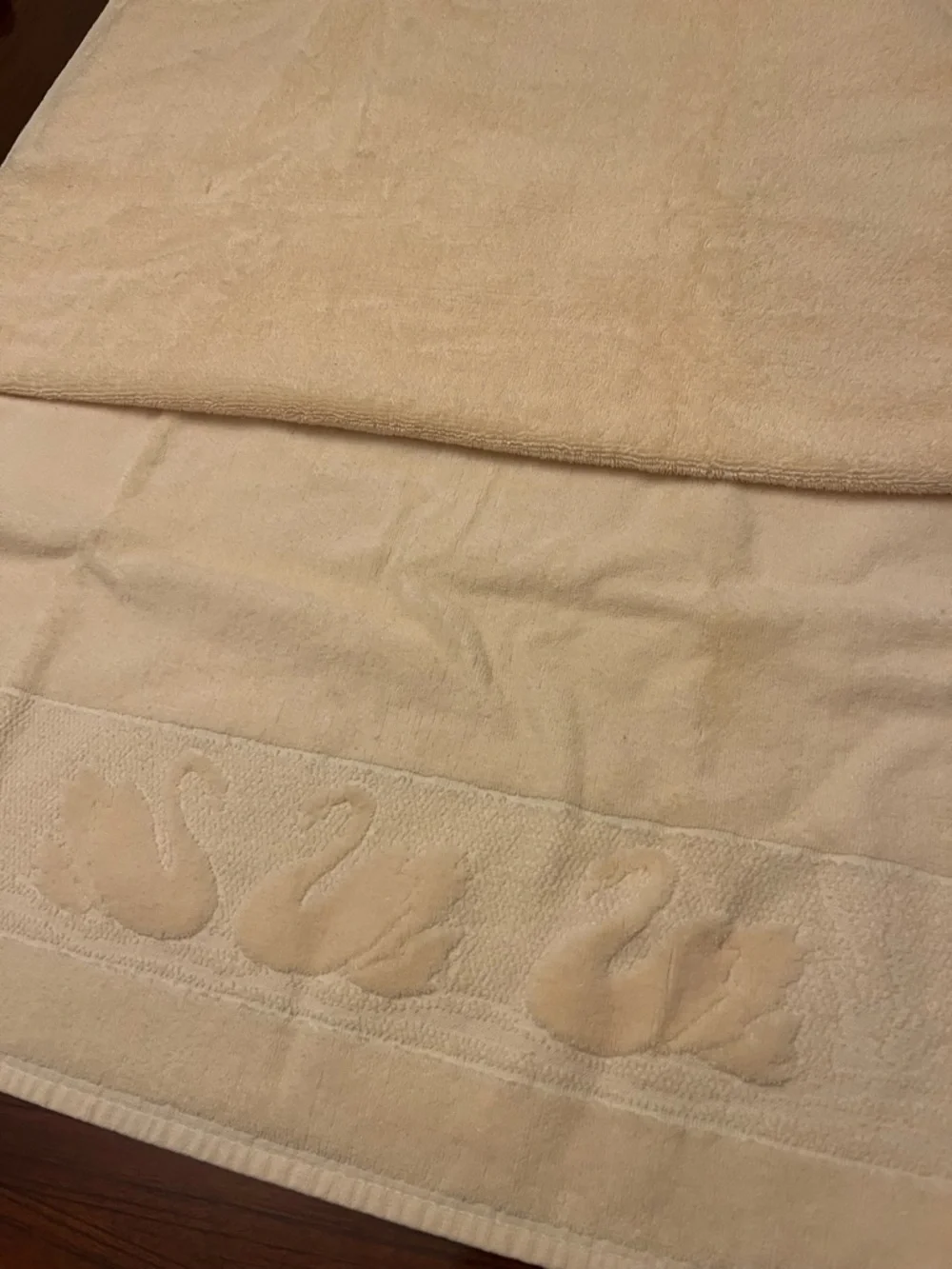 Vintage Canon Cream Bath Towels with Woven Swan design